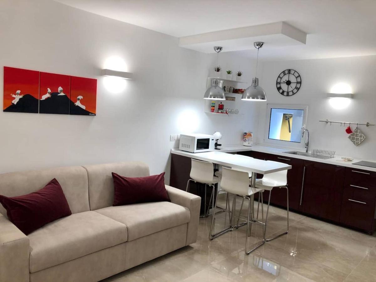 Rosso Partenopeo Suite Napoli Esterno foto